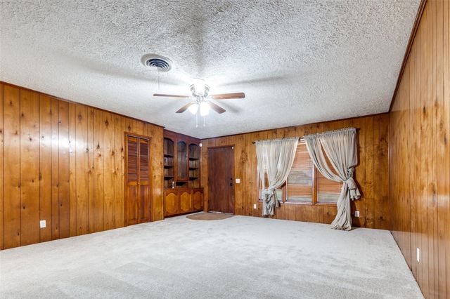 5822 Black Gum Drive, Houston, TX 77092