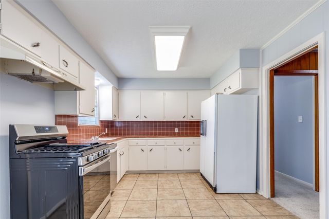 5822 Black Gum Drive, Houston, TX 77092