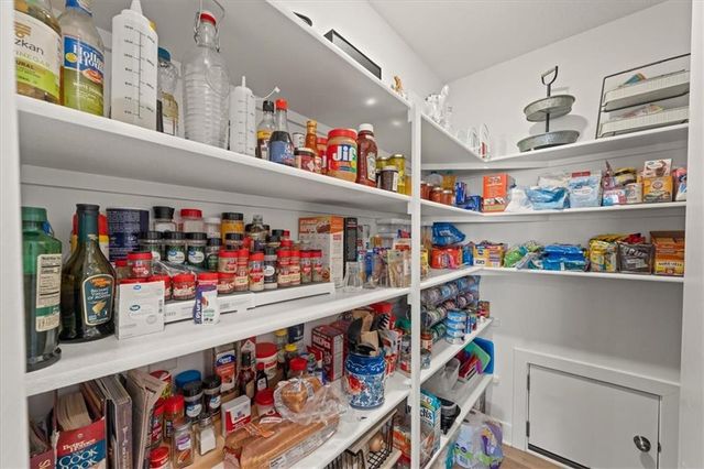 12100 Astor Court, Peculiar, MO 64078