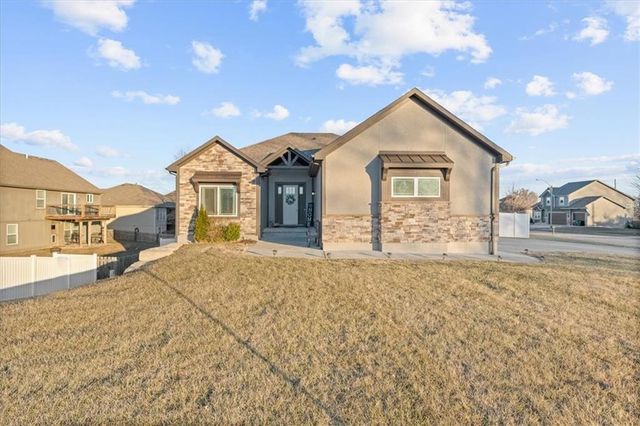 12100 Astor Court, Peculiar, MO 64078