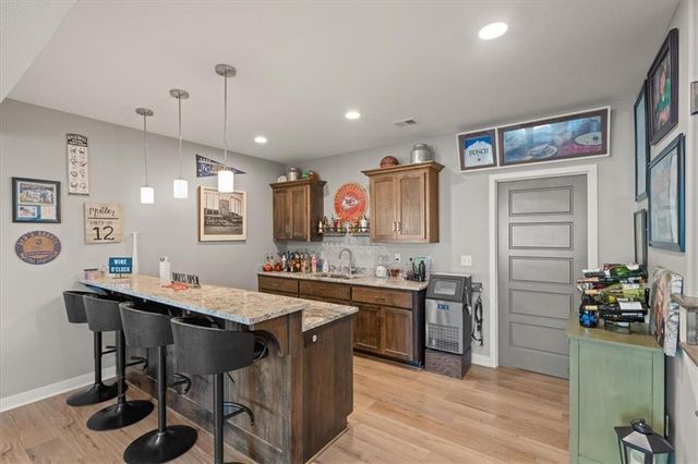 12100 Astor Court, Peculiar, MO 64078