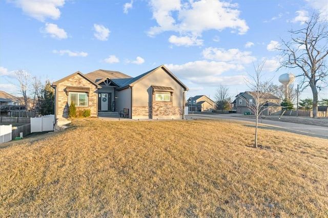 12100 Astor Court, Peculiar, MO 64078