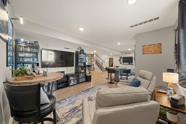 12100 Astor Court, Peculiar, MO 64078