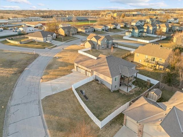 12100 Astor Court, Peculiar, MO 64078