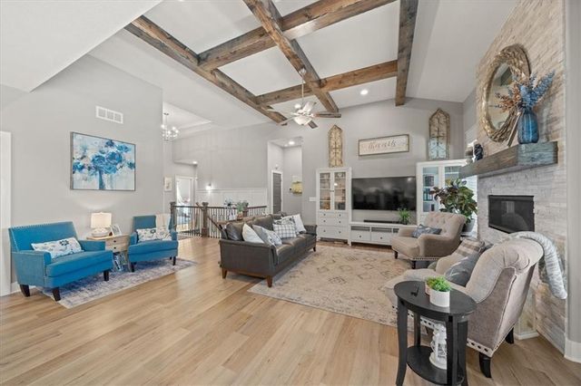 12100 Astor Court, Peculiar, MO 64078