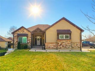 12100 Astor Court, Peculiar, MO 64078