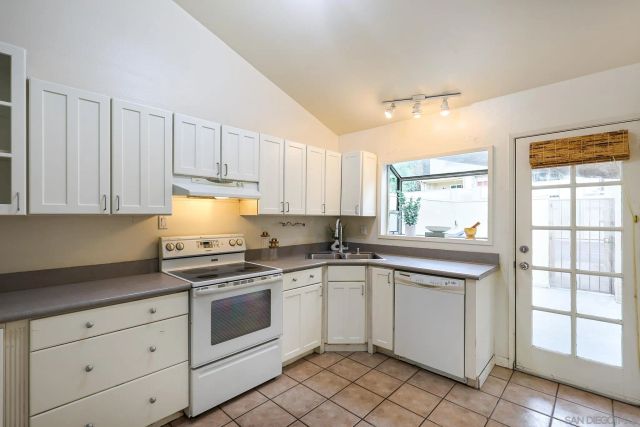 7700 Parkway Dr Unit 2, La Mesa, CA 91942