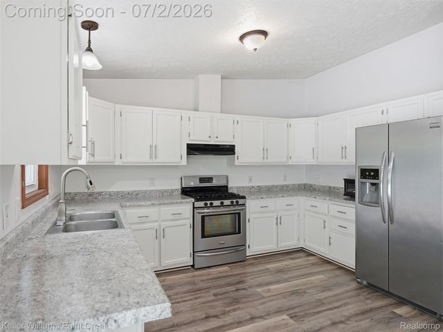 25689 Peppertree Lane, Warren, MI 48091