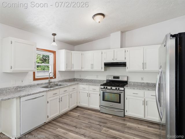 25689 Peppertree Lane, Warren, MI 48091