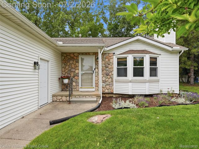 25689 Peppertree Lane, Warren, MI 48091