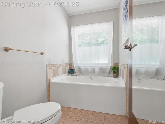 25689 Peppertree Lane, Warren, MI 48091