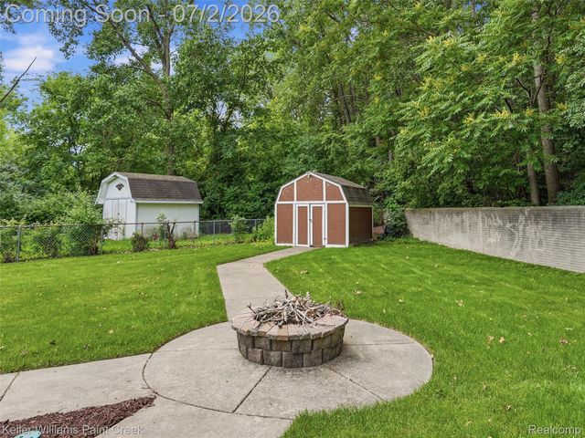 25689 Peppertree Lane, Warren, MI 48091