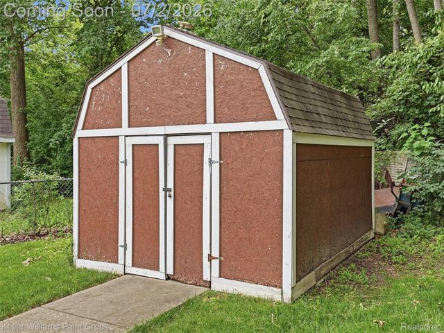 25689 Peppertree Lane, Warren, MI 48091
