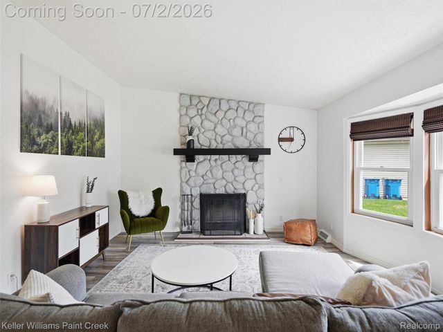 25689 Peppertree Lane, Warren, MI 48091