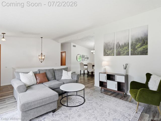 25689 Peppertree Lane, Warren, MI 48091