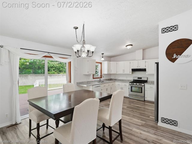 25689 Peppertree Lane, Warren, MI 48091