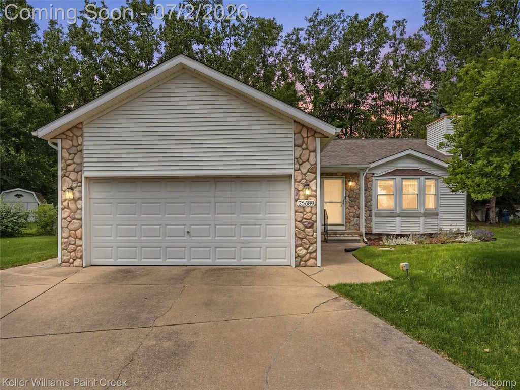25689 Peppertree Lane, Warren, MI 48091