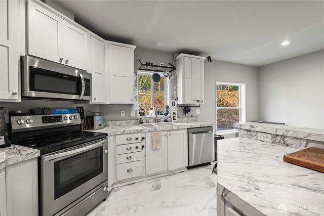 3762 W Cloquallum Road, Shelton, WA 98584