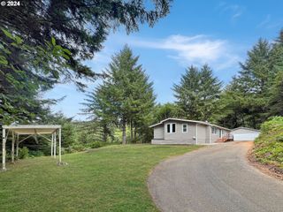 95881 CAPE Dr, Brookings, OR 97415