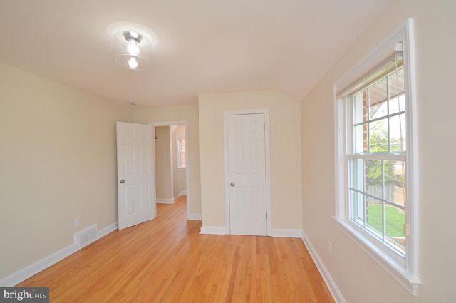 2441 N MCKINLEY ST, Arlington, VA 22207