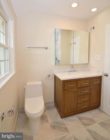 2441 N MCKINLEY ST, Arlington, VA 22207