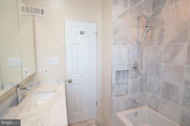 2441 N MCKINLEY ST, Arlington, VA 22207