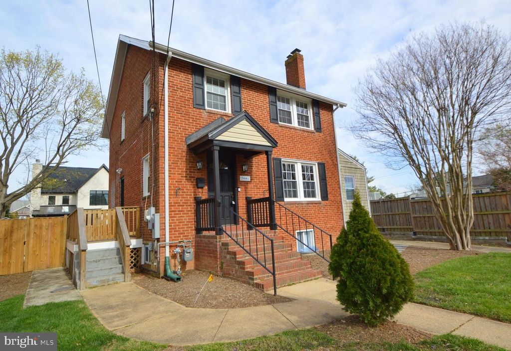 2441 N MCKINLEY ST, Arlington, VA 22207