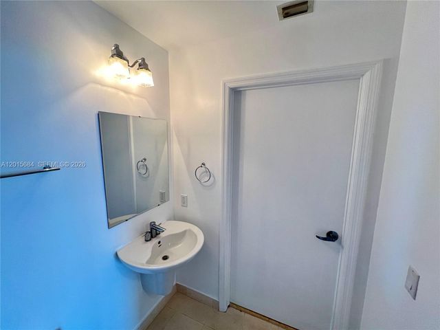 60 SW 13th St 3609, Miami, FL 33130
