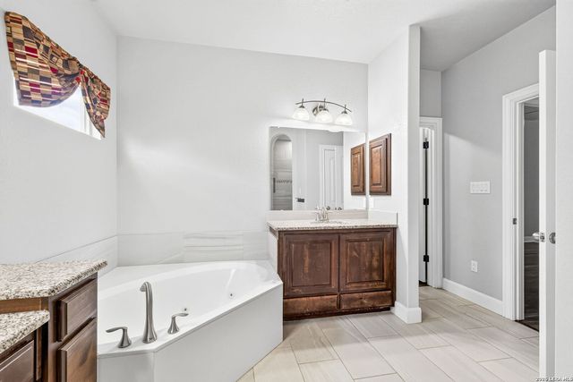 259 Strasbourg St, Castroville, TX 78009