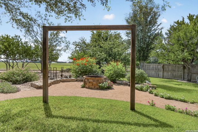 259 Strasbourg St, Castroville, TX 78009