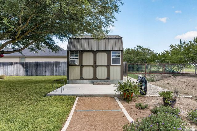 259 Strasbourg St, Castroville, TX 78009