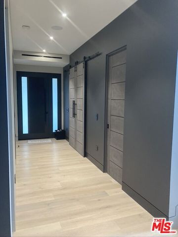 1625 18th Street, Manhattan Beach, CA 90266