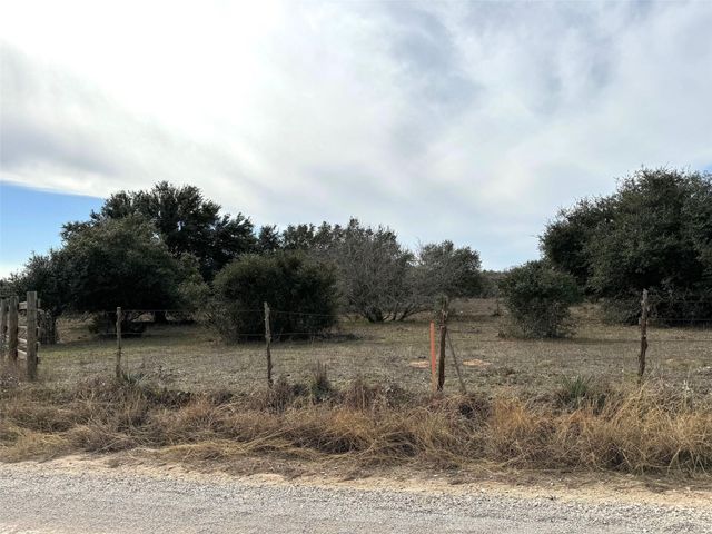 000A Buck Branch RD, Waelder, TX 78959