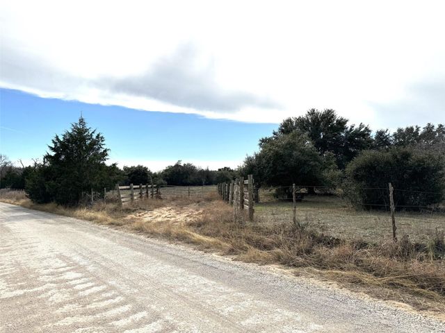 000A Buck Branch RD, Waelder, TX 78959