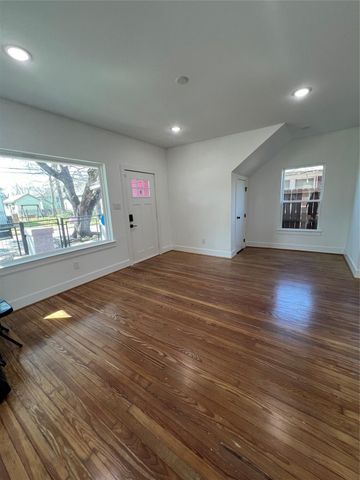 2316 Gentry Street 1, Houston, TX 77009