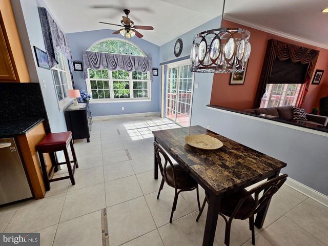712 CARRIAGE, Aston, PA 19014