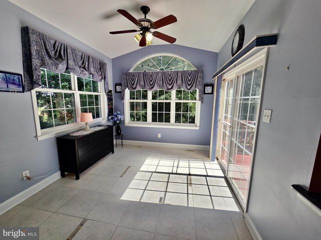 712 CARRIAGE, Aston, PA 19014