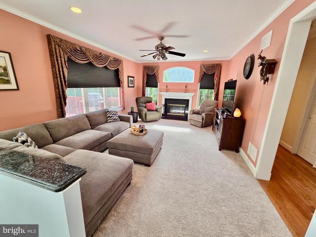 712 CARRIAGE, Aston, PA 19014