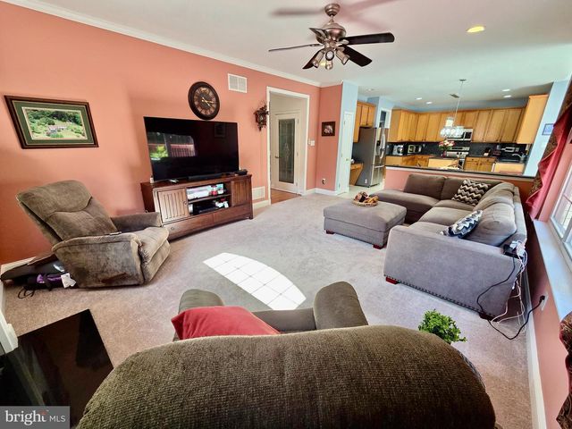 712 CARRIAGE, Aston, PA 19014