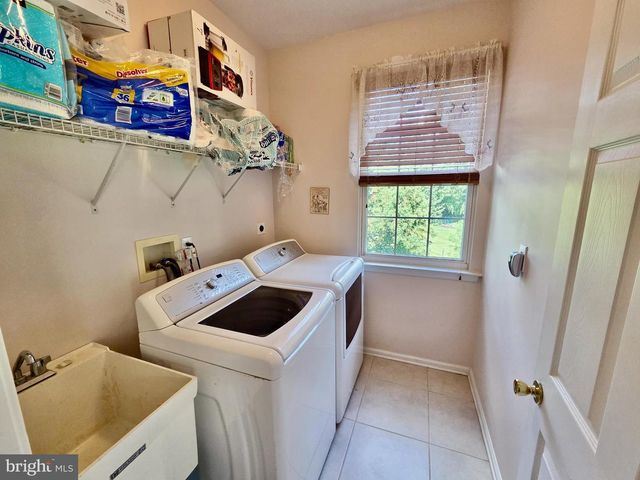 712 CARRIAGE, Aston, PA 19014