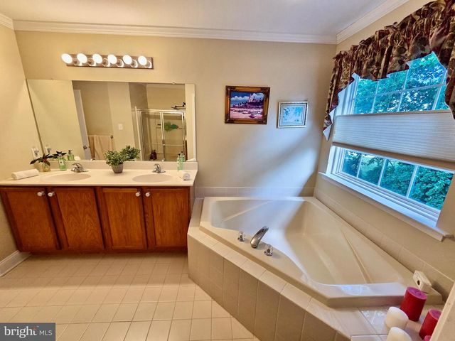 712 CARRIAGE, Aston, PA 19014