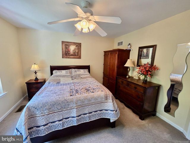712 CARRIAGE, Aston, PA 19014