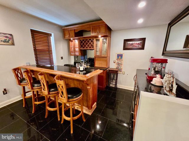 712 CARRIAGE, Aston, PA 19014