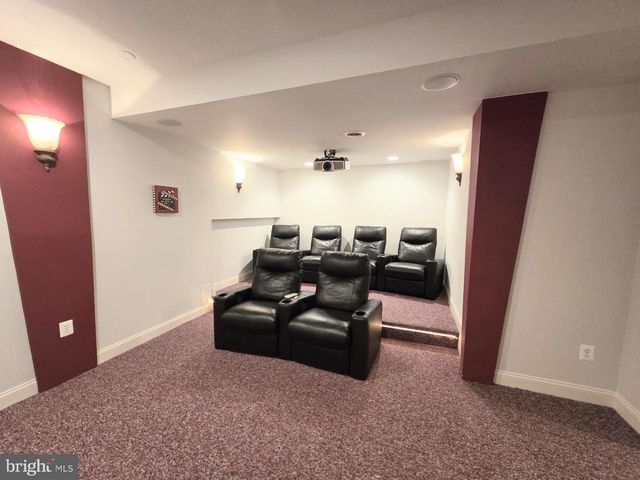712 CARRIAGE, Aston, PA 19014