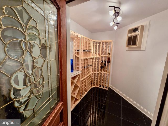 712 CARRIAGE, Aston, PA 19014