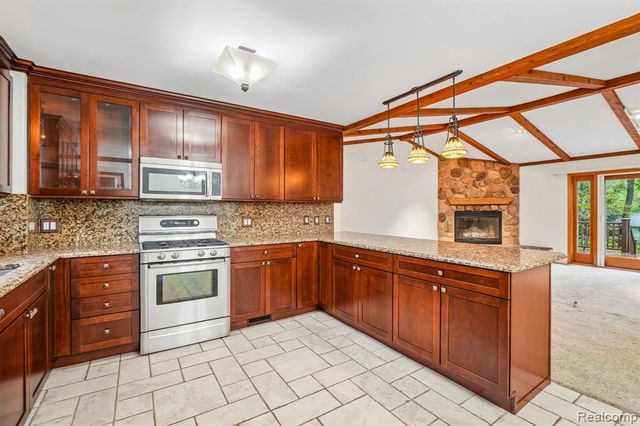 1397 Flamingo Street, Wixom, MI 48393