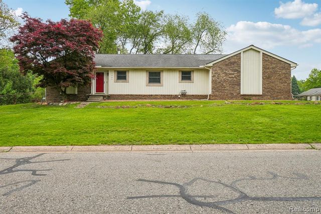1397 Flamingo Street, Wixom, MI 48393