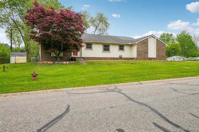 1397 Flamingo Street, Wixom, MI 48393