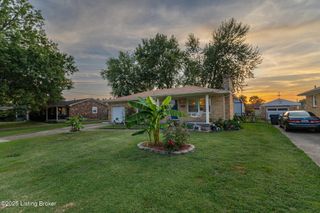 8004 Canna Dr, Louisville, KY 40258