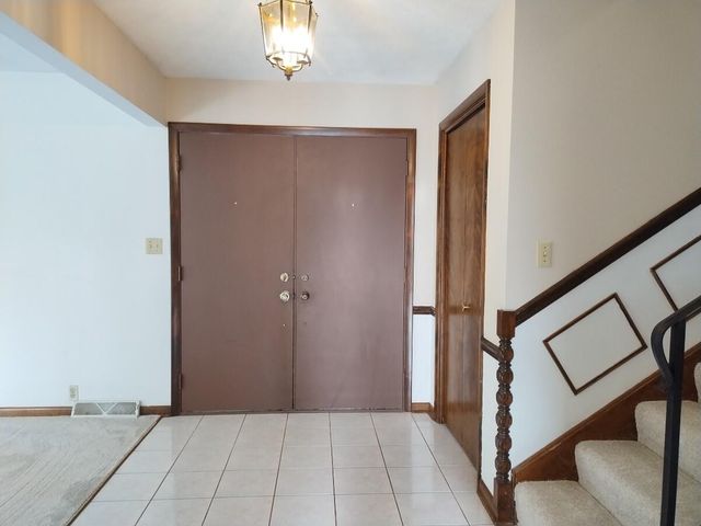 1040 Azalea Drive, Munster, IN 46321